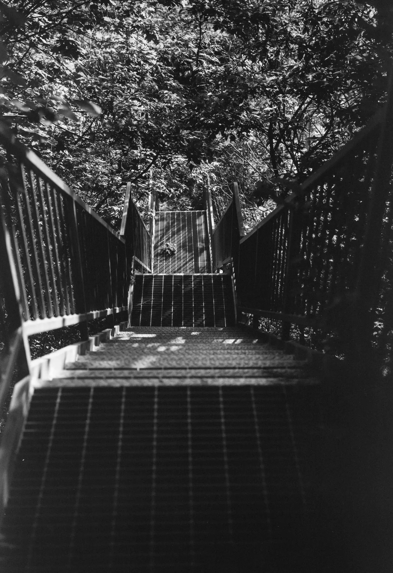 Steel grating that allows material to sluice through